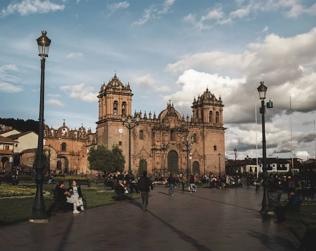 Plaza de Armas del Cusco con la Catedral y la Iglesia de la Compañía de Jesús