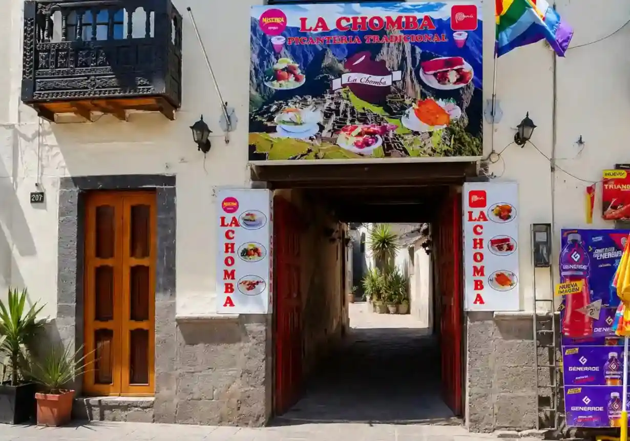 Exterior de la picantería La Chomba en Cusco